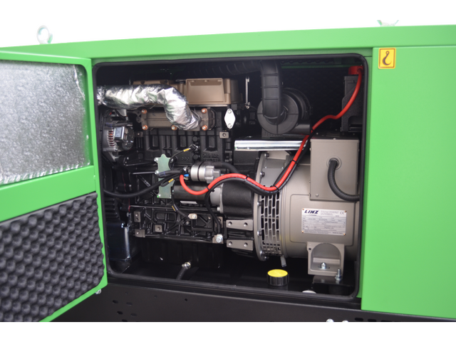 Stromerzeuger Diesel 20kVA 230V 50Hz, 1500 U/Min
Dieselmotor KOHLER KDI 1903 M(Stage V), Elektrostart, 50 Liter Tank
Synchrongenerator 4 Pole Bürstenlos mit AVR Regelung
Schallverhaubung
Steuerung Comap AMF 25 (digitale Anzeige für Spannung, Strom, Frequenz, Tankinhalt)
Not Aus Schalter
Batterieladegerät inkl. externen Geräteanbaustecker
Betriebswahlschaltung IT/TN (Feld/ Haus) 1xCEE 400V 32A, 1xCEE 400V 16A, 1xCEE 230V 16A, 1xSchuko